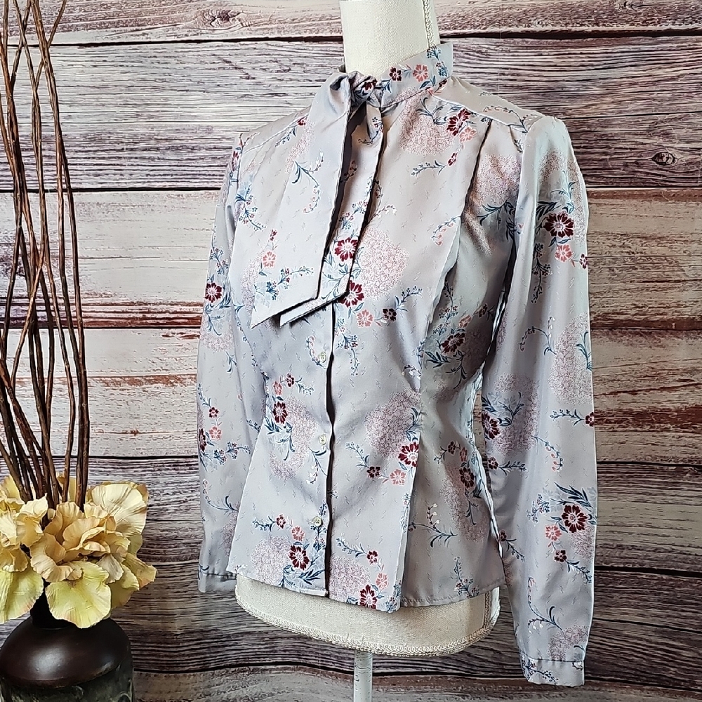 NEW VINTAGE THE BRANCH DIV OF JOSHUA TREE GRAY FLORAL PUSSYBOW BUTTON-UP BLOUSE